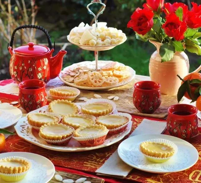 港式蛋挞和葡式蛋挞做蛋黄酥 (葡式蛋挞和港式蛋挞的图片)