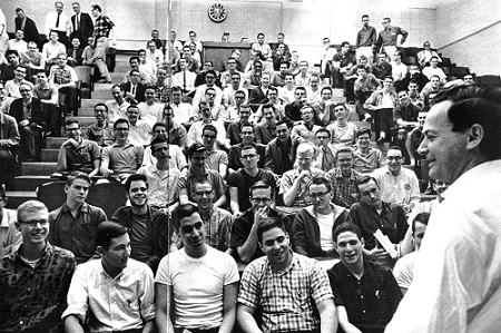 谢耳朵只服他一个，又玩原*弹子**又是办画展