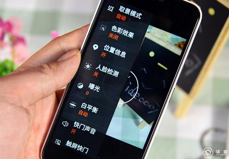 谁说“老人机”不时尚,21克手机给父母最温馨的时尚体验