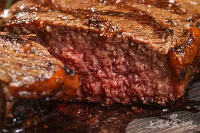 带上你的Dior、YSL到这家高逼格西餐厅，按口红数吃牛排！