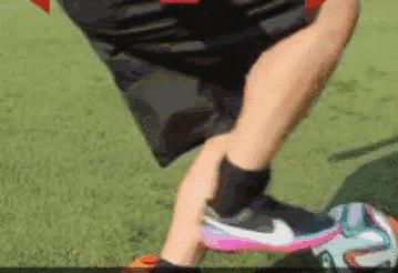 10种适用于足球爱好者的实用带球练习，赶快练起来吧！