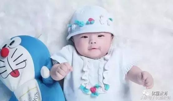 新手妈妈想学习新生儿护理知识,金牌月嫂手把手教你护理新生儿