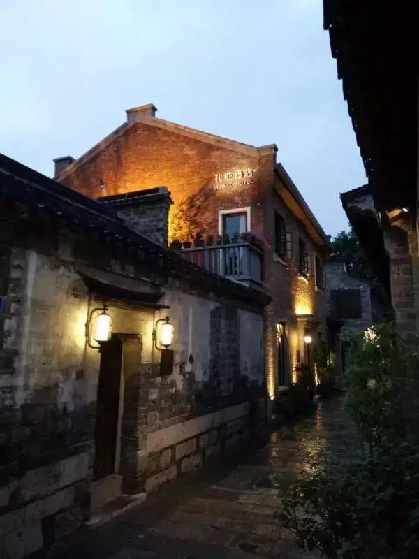 胡守连的“花迹酒店”