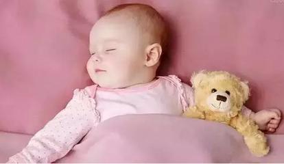 新生宝宝睡觉总是惊到,新生宝宝睡觉总被惊醒