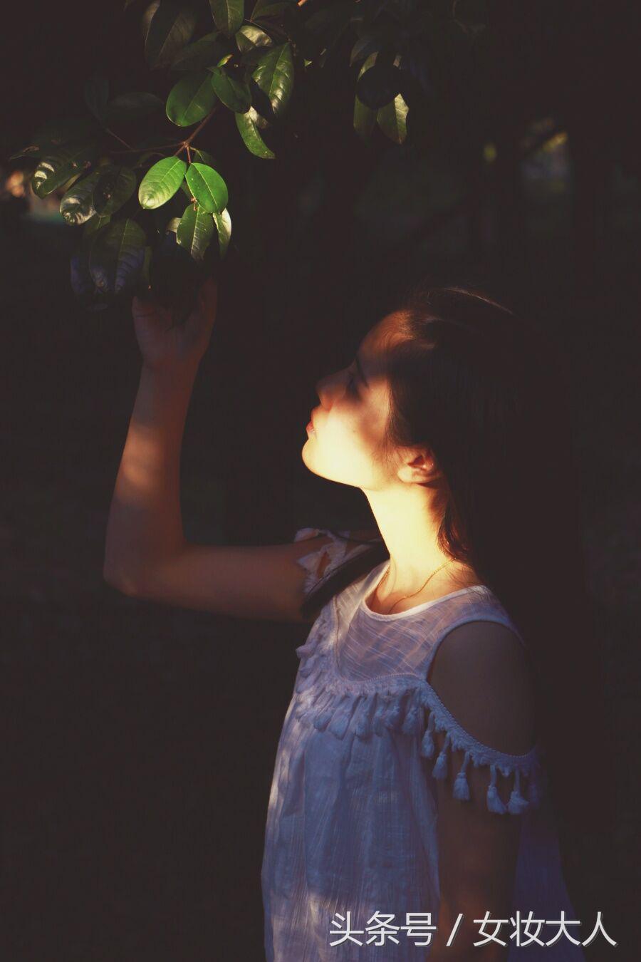 额头长痘痘挤出来白色颗粒是什么,脖子长痘痘挤出来白色东西