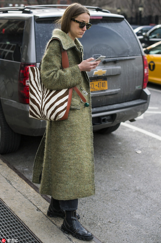 售价2W的皮口袋TwistedCabas成CELINE新宠