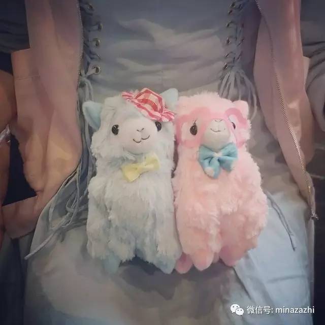 杨幂冬款lv羽绒服,杨幂冬日宽松毛衣