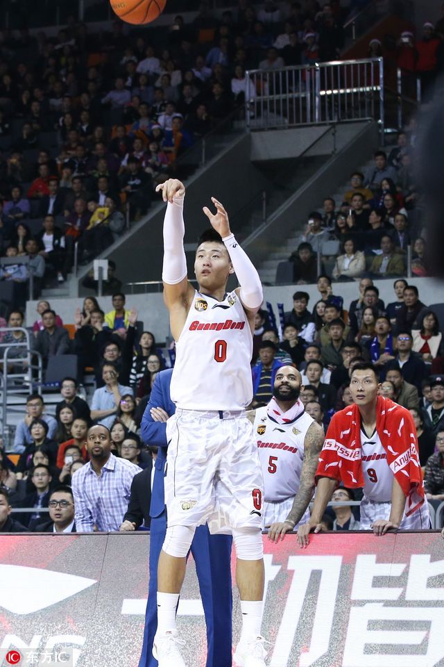 杜锋为什么在场边吹口哨,一语道破一针见血