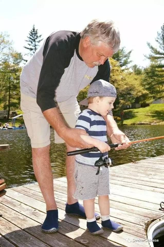 如私人订制般贴心精致的高品质体验,Leguano德国原装进口纯手工赤脚鞋祝大家圣诞快乐!新的一年从脚开始更加热爱生活!
