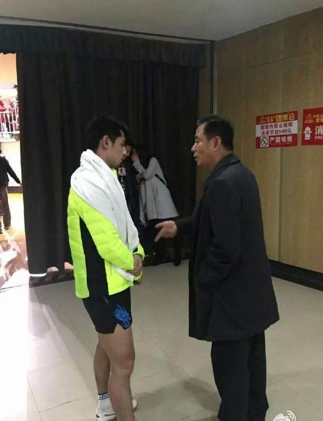 张继科夺冠后跪谢父母视频,张继科感谢刘国梁