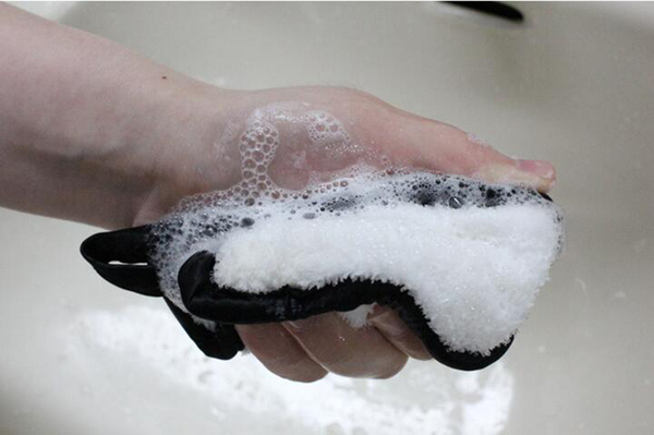 右脸颊长红痘是什么原因引起的,右脸颊一片痘痘