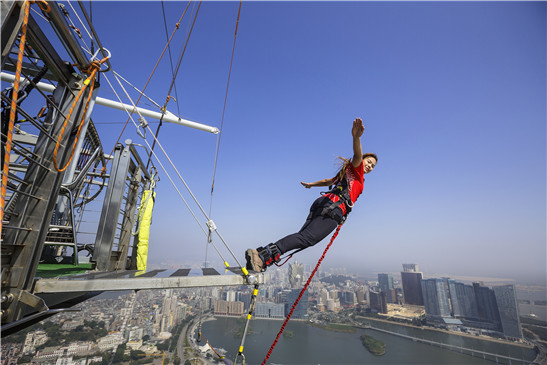 澳门旅游塔蹦极吃东西 (澳门旅游塔笨猪跳)