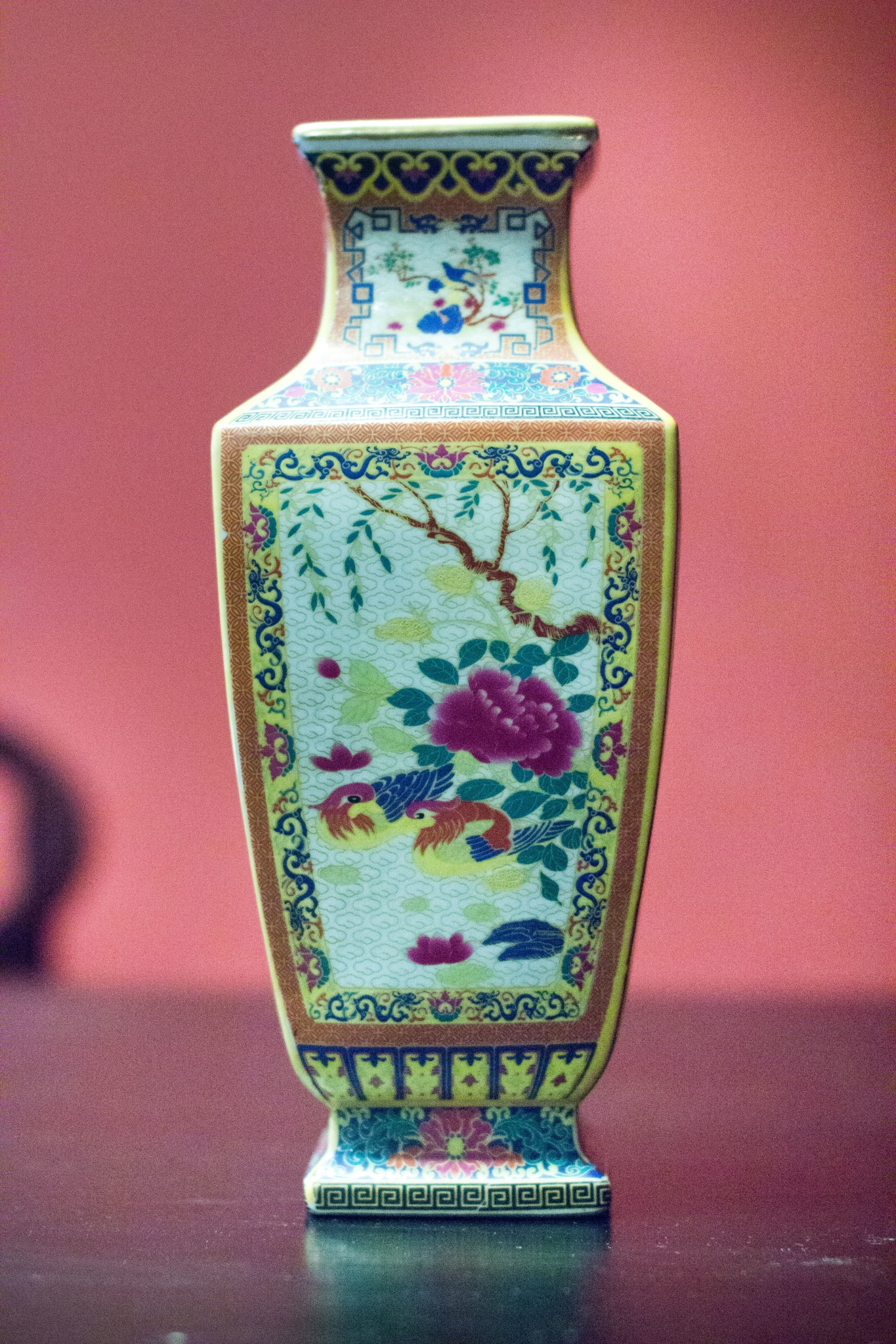 御藏阁精品推荐——乾隆五彩四方瓶