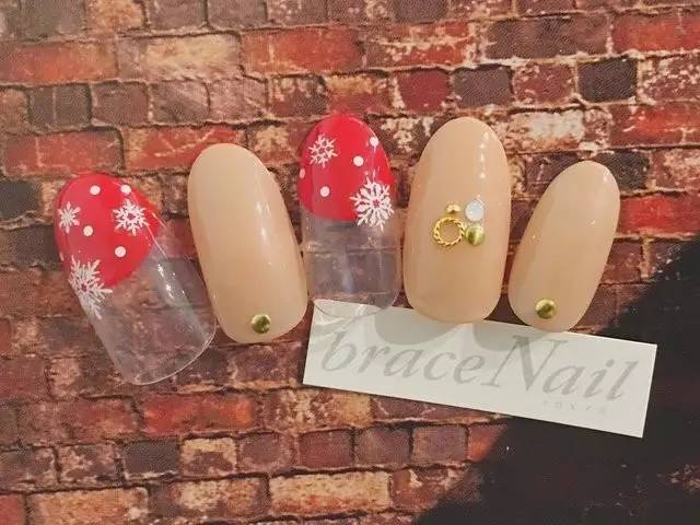 适合圣诞节的美甲你学会了吗,圣诞款美甲来啦简单的法式风