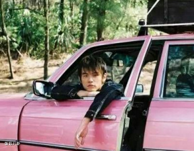 刘烨和陈伟霆视频,戏里戏外造型反差大的明星