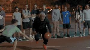 篮球突破如何防止防守人员掏球,实战篮球突破容易被包夹切球