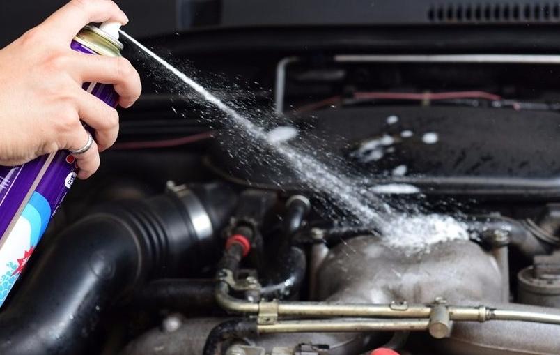 洗车能洗发动机舱吗,洗车只洗半边怎么办