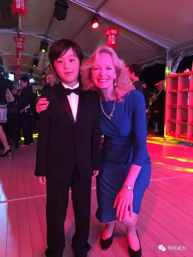 巴厘岛电影节再走红陈坦锐成“小小翻译官”