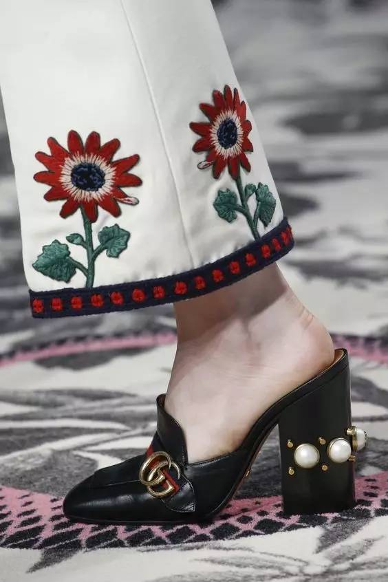 珍珠厚底玛丽珍鞋,名牌时尚潮鞋有哪些