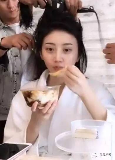 景甜直播洗脸用了什么,景甜素颜做直播