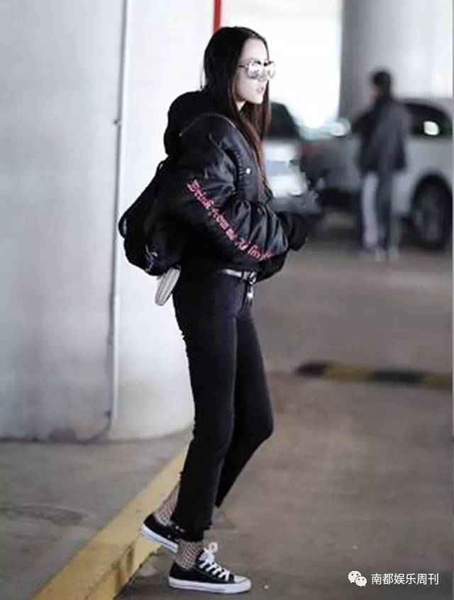 光脚穿鞋土爆了！大幂幂、迪丽热巴、奚梦瑶告诉你——有一件时髦的小事叫露出你的袜子！