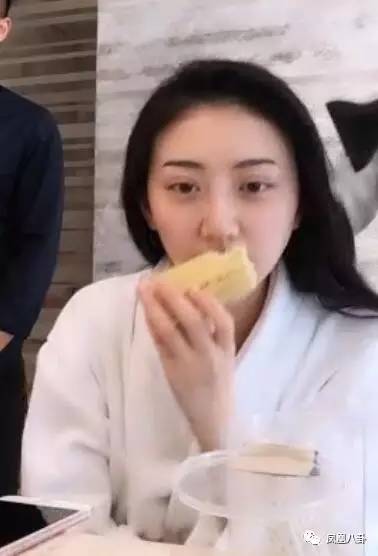 景甜直播洗脸用了什么,景甜素颜做直播