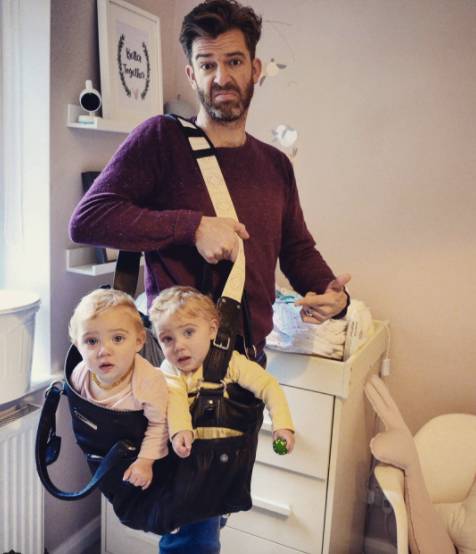 一个娃就够呛了，家有四个小公主怎么办？