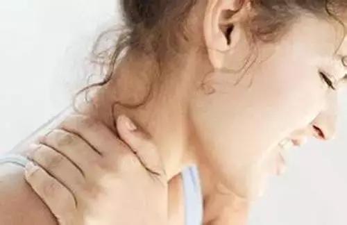 额头长痘痘中医分析原因怎么调理,额头和脸颊反复长痘痘是什么原因