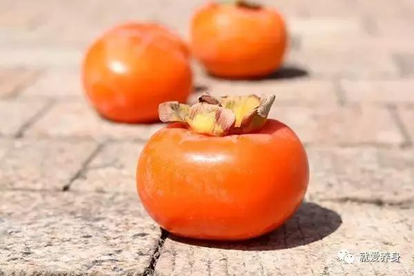 嘴唇上火长泡痒涂抹红霉素管用吗,发热嘴唇上起泡又痒又痛怎么办