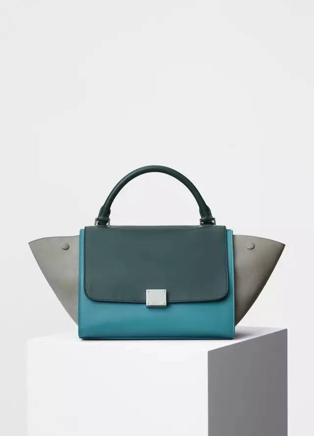 焦糖色大衣搭配什么包包好看,奢品包包如何穿搭