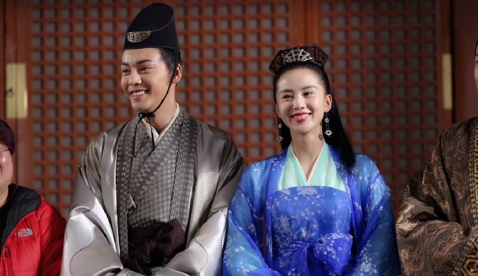 明星们穿的鞋子,明星潮鞋时尚穿搭