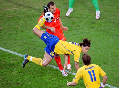 伊布对意大利蝎子摆尾进球,伊布阿贾克斯蝎子摆尾进球集锦