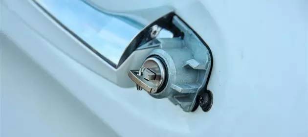 遥控钥匙没电了一键启动还能用吗,斯柯达车钥匙没电了怎么一键启动