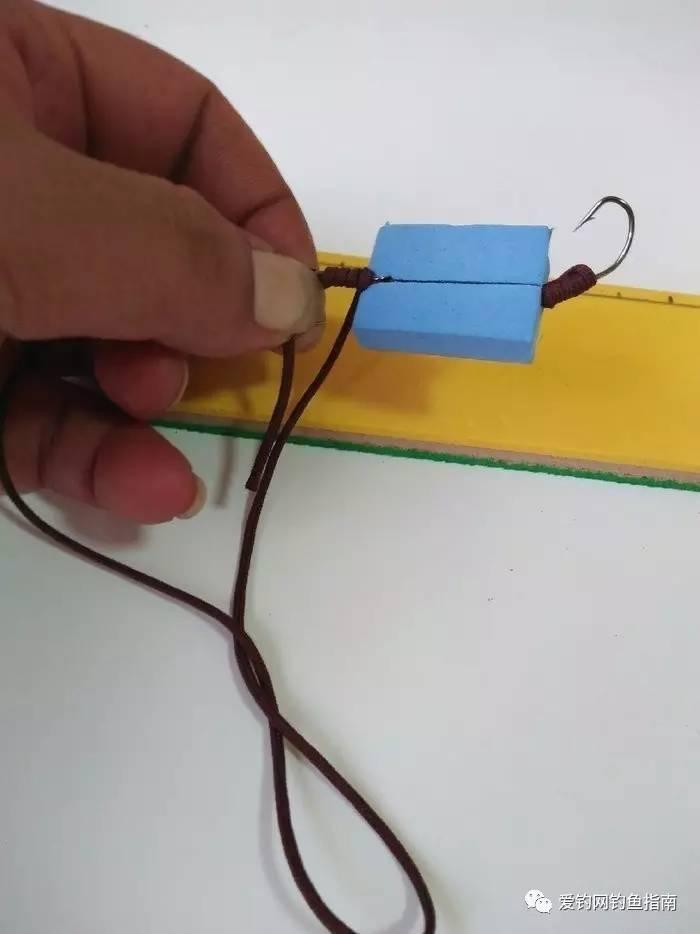 怎么利用蝴蝶夹绑鱼钩视频,用橡皮绑鱼钩教学视频