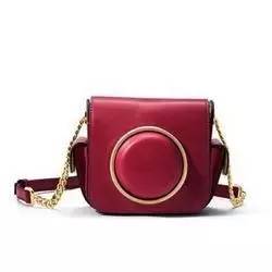 焦糖色大衣搭配什么包包好看,奢品包包如何穿搭