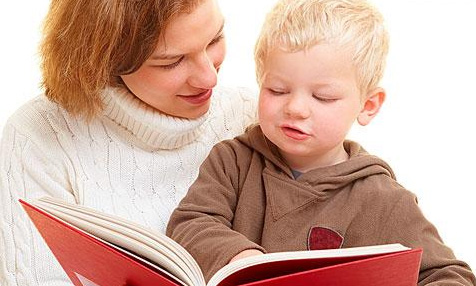 宝宝2岁还不说话只会叫人,宝宝2岁了还不会说话只会喊爸爸