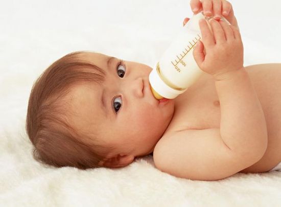 有什么好的方法让宝宝吃奶粉,一岁宝宝不喝奶粉有妙招