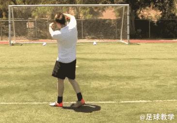 足球克里斯如何踢出弧线球,足球基本功弧线球