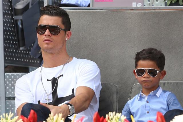 c罗童年贫穷,c罗幼年悲惨经历