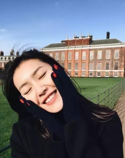 陈乔恩刘雯宋佳争着穿,那些年丑哭的国产牌子终于时髦上天!