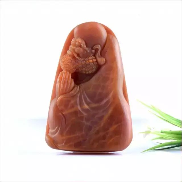 把玩在手心上的国色，黄龙玉的玩赏。爱不释手的玉兰！