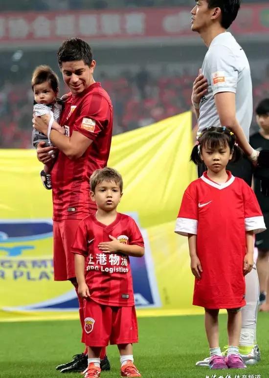 孔卡透露了自己要重返中国的打算,孔卡上海上港离队球迷