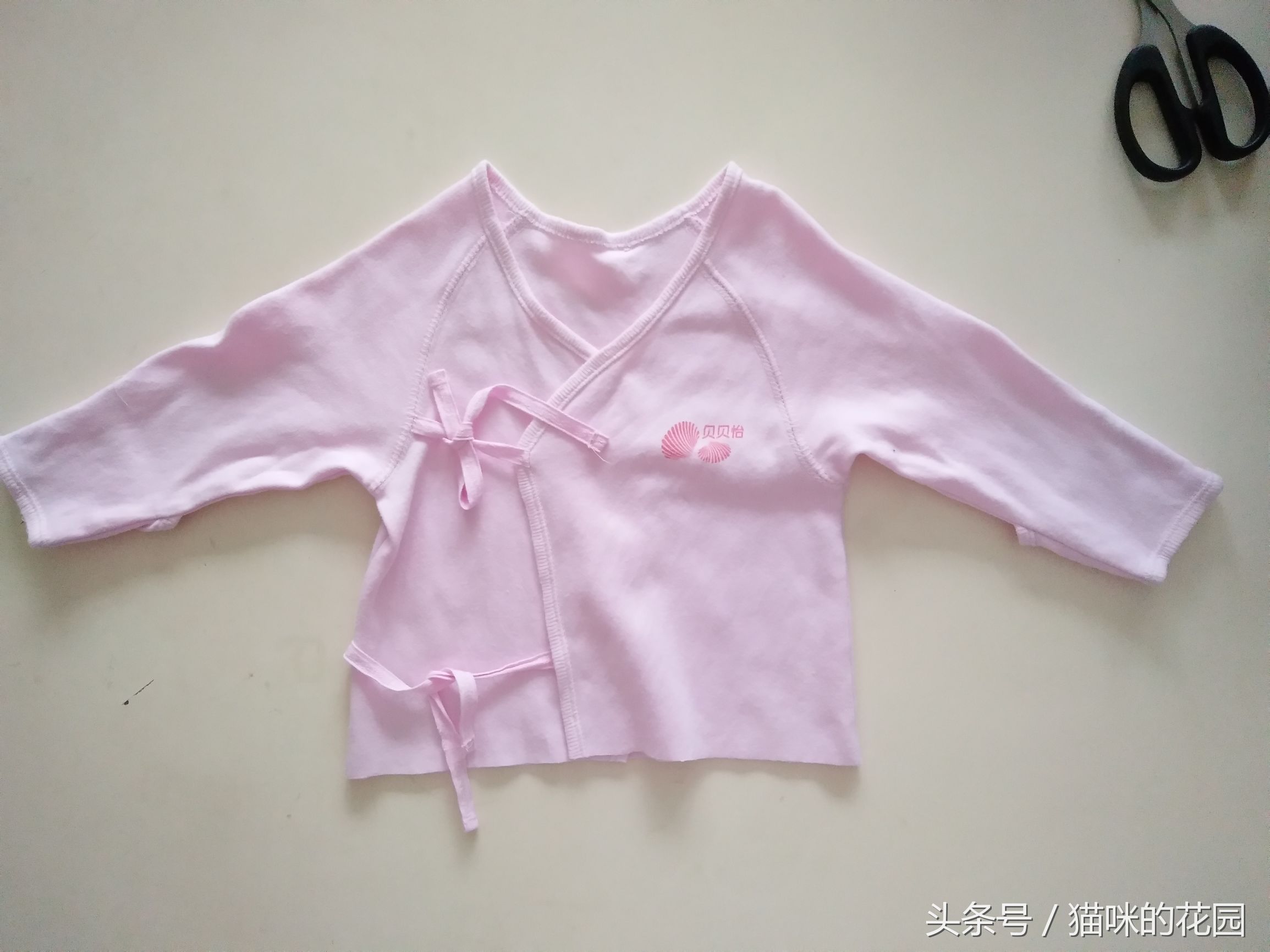 带拉链的连体衣怎样改上衣视频,婴儿连体衣改成上衣裁剪方法