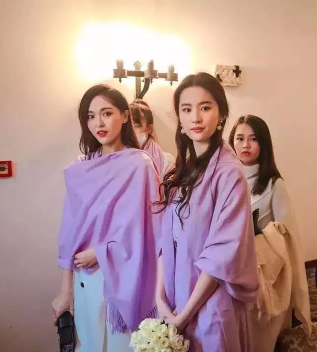 陈乔恩刘雯宋佳争着穿,那些年丑哭的国产牌子终于时髦上天!