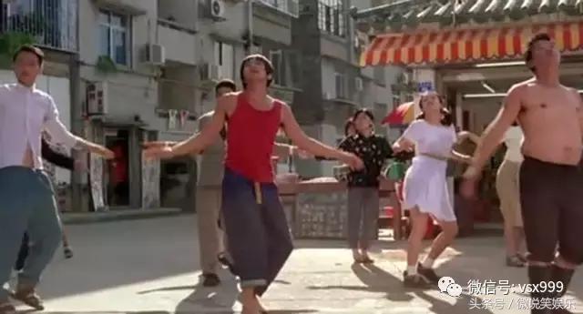 周星驰模仿李小龙跑步,周星驰模仿魔鬼终结者