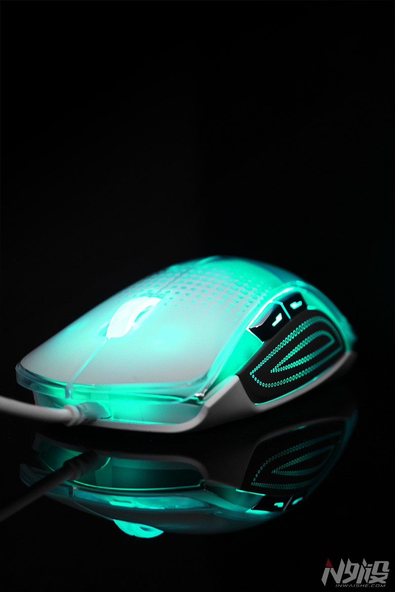 通体发光i-ROCKSIM6游戏鼠标图赏