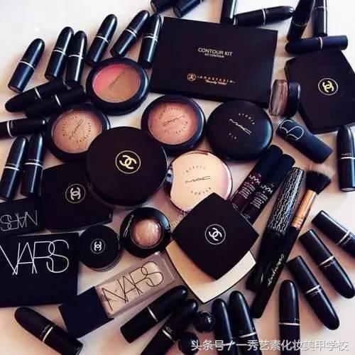 一套化妆品2800贵吗,化妆品贵的和便宜的区别