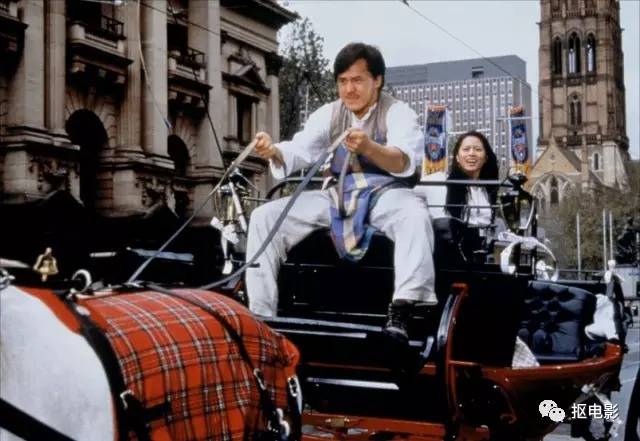 功夫瑜伽成龙和蛇,功夫瑜伽成龙带着狮子飙车