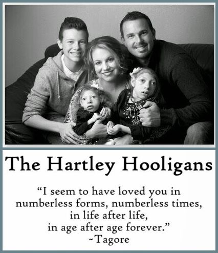 这位妈妈有两个患小头症的女儿，她家的画风是这样的