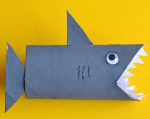 城会玩！这个妈妈卫生纸卷筒这么用，省下了一半玩具钱！